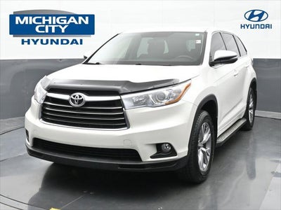 Photo of a 2015 Toyota Highlander AWD LE 4DR SUV for sale