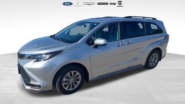 Preowned 2022 Toyota Sienna LE 8-Passenger for Sale
