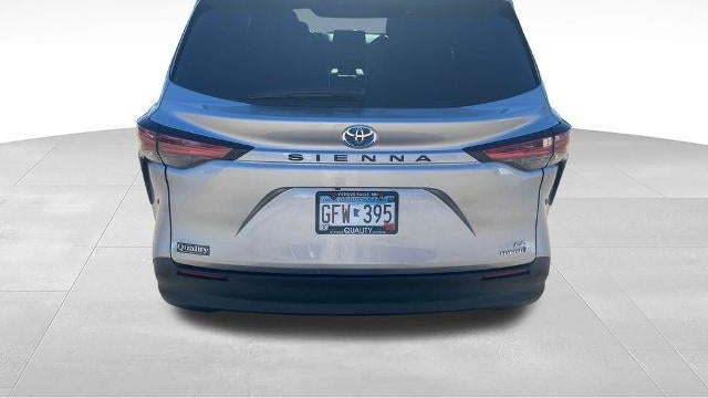 2022 Toyota Sienna LE 8-Passenger