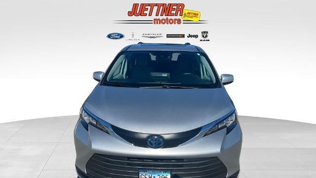 2022 Toyota Sienna LE 8-Passenger