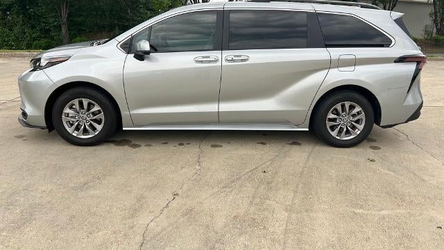 2025 Toyota Sienna LE 8-Passenger