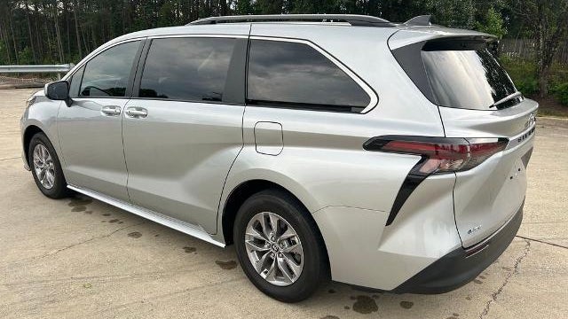 2025 Toyota Sienna LE 8-Passenger