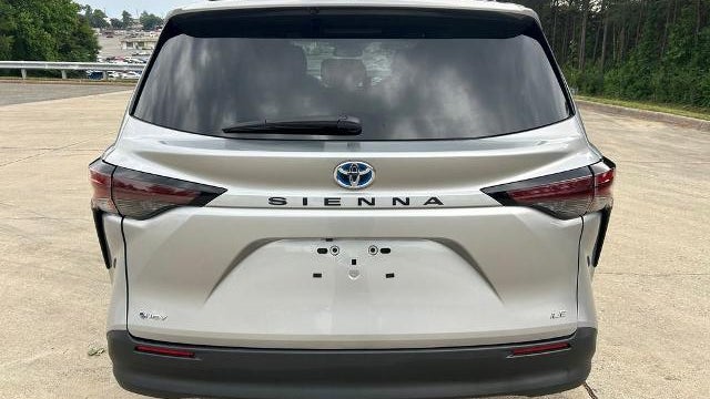 2025 Toyota Sienna LE 8-Passenger