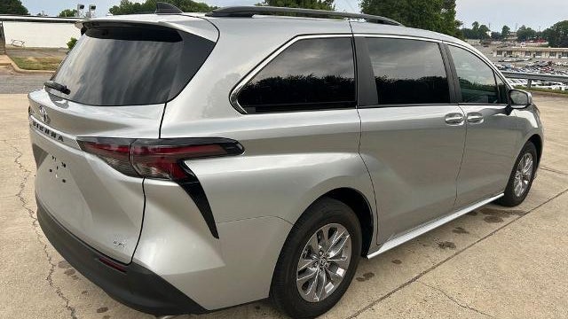 2025 Toyota Sienna LE 8-Passenger
