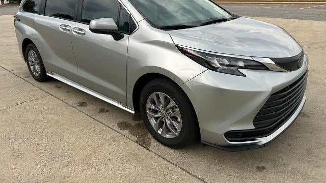 2025 Toyota Sienna LE 8-Passenger
