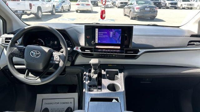2025 Toyota Sienna LE 8-Passenger