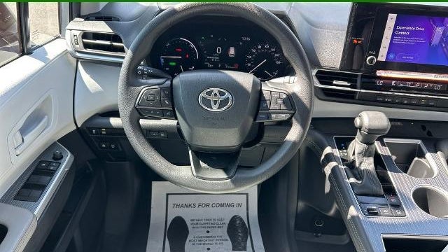 2025 Toyota Sienna LE 8-Passenger
