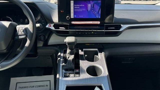 2025 Toyota Sienna LE 8-Passenger