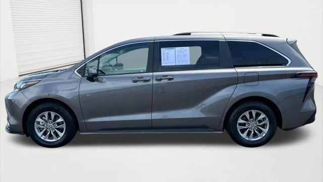 2024 Toyota Sienna LE 8-Passenger
