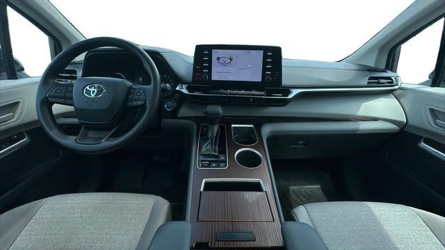 2024 Toyota Sienna LE 8-Passenger