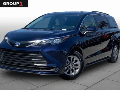 Photo of a 2025 Toyota Sienna AWD LE 8-Passenger 4DR Mini-Van for sale