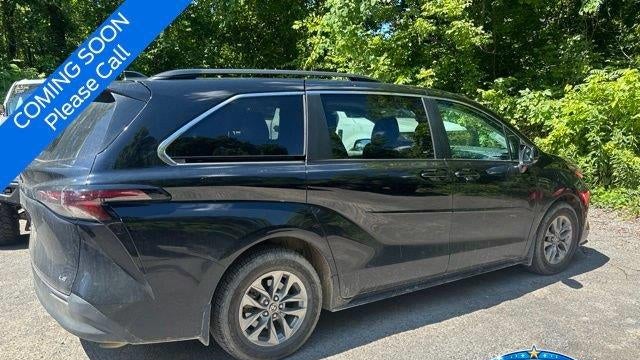 2025 Toyota Sienna LE 8-Passenger