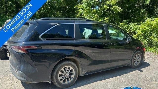 2025 Toyota Sienna LE 8-Passenger