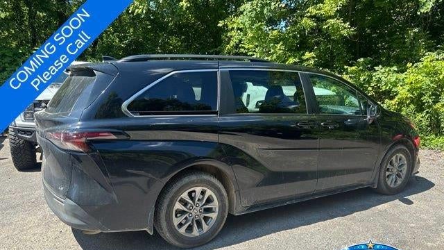 2025 Toyota Sienna LE 8-Passenger