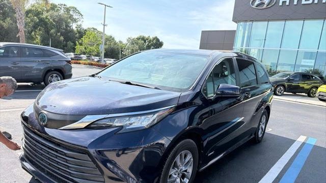 2021 Toyota Sienna LE 8-Passenger