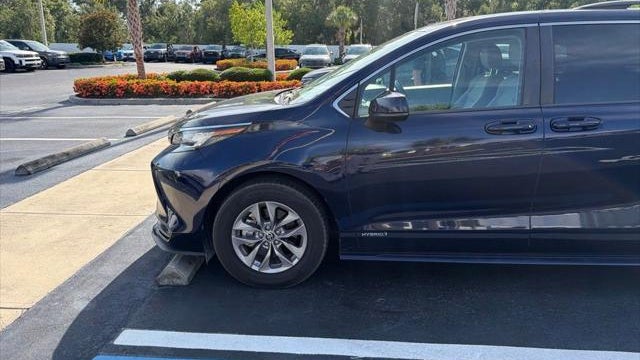 2021 Toyota Sienna LE 8-Passenger