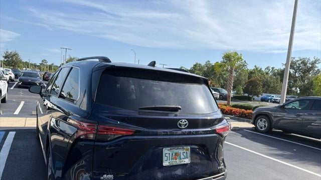 2021 Toyota Sienna LE 8-Passenger