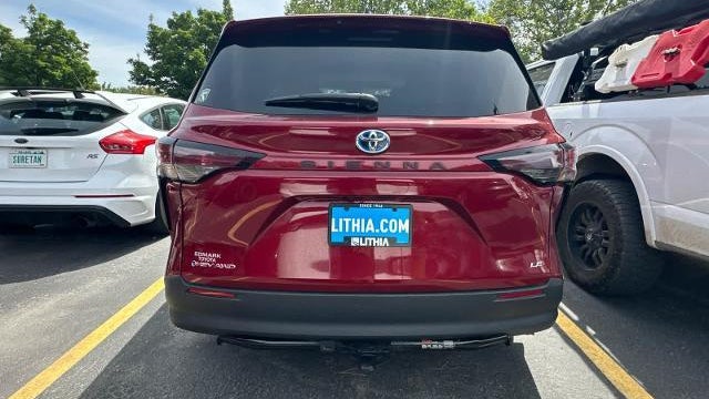 2025 Toyota Sienna LE 8-Passenger