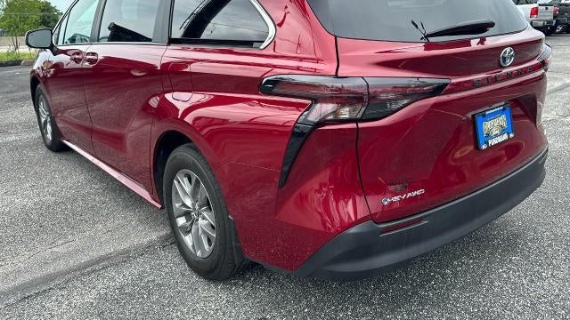 2025 Toyota Sienna LE 8-Passenger