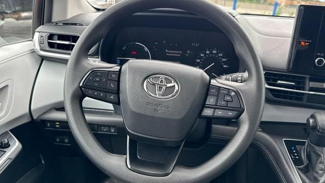 2025 Toyota Sienna LE 8-Passenger