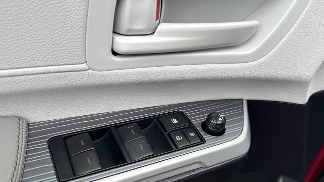 2025 Toyota Sienna LE 8-Passenger