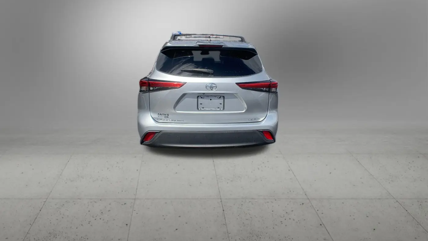 2022 Toyota Highlander LE