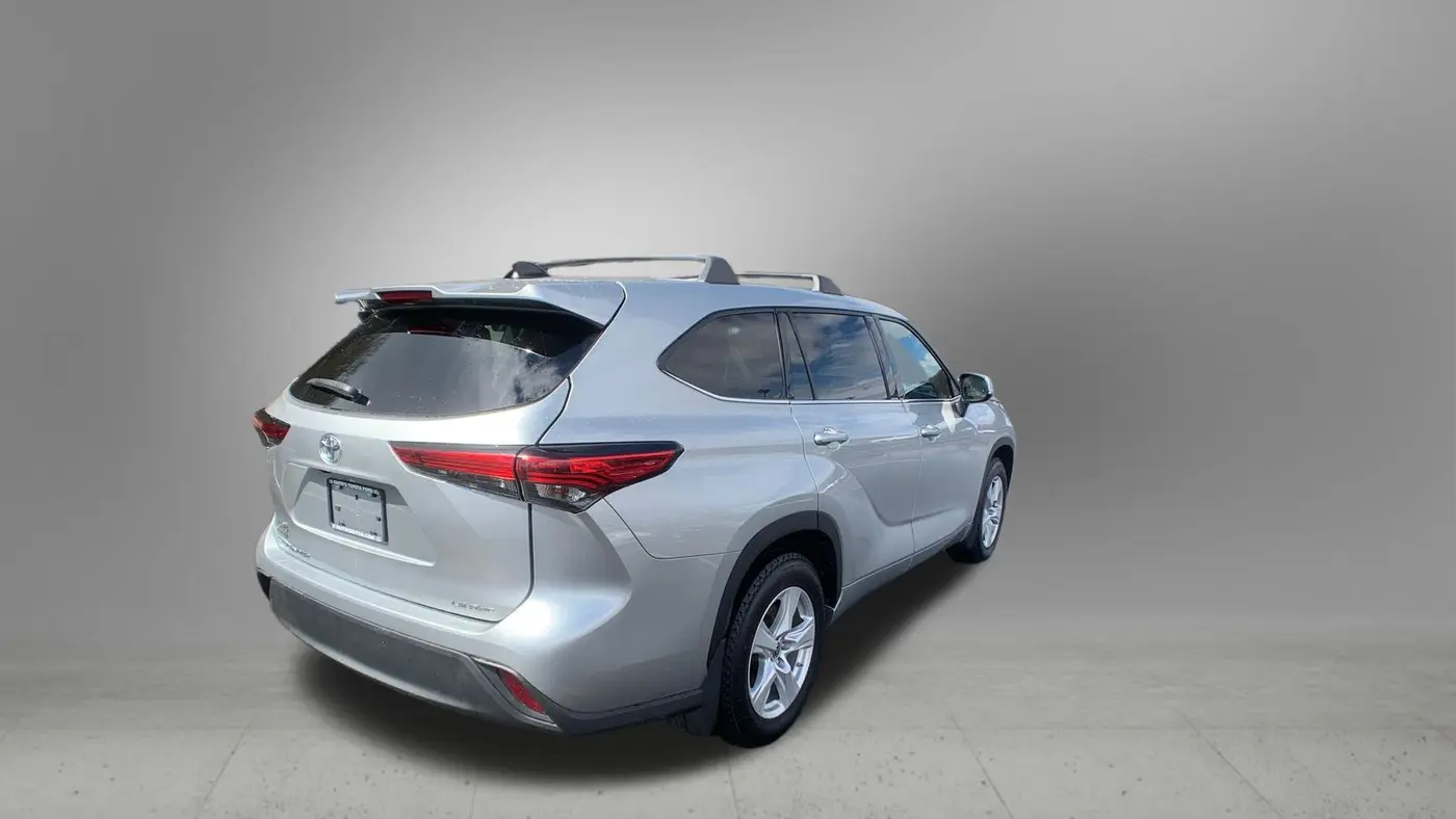 2022 Toyota Highlander LE