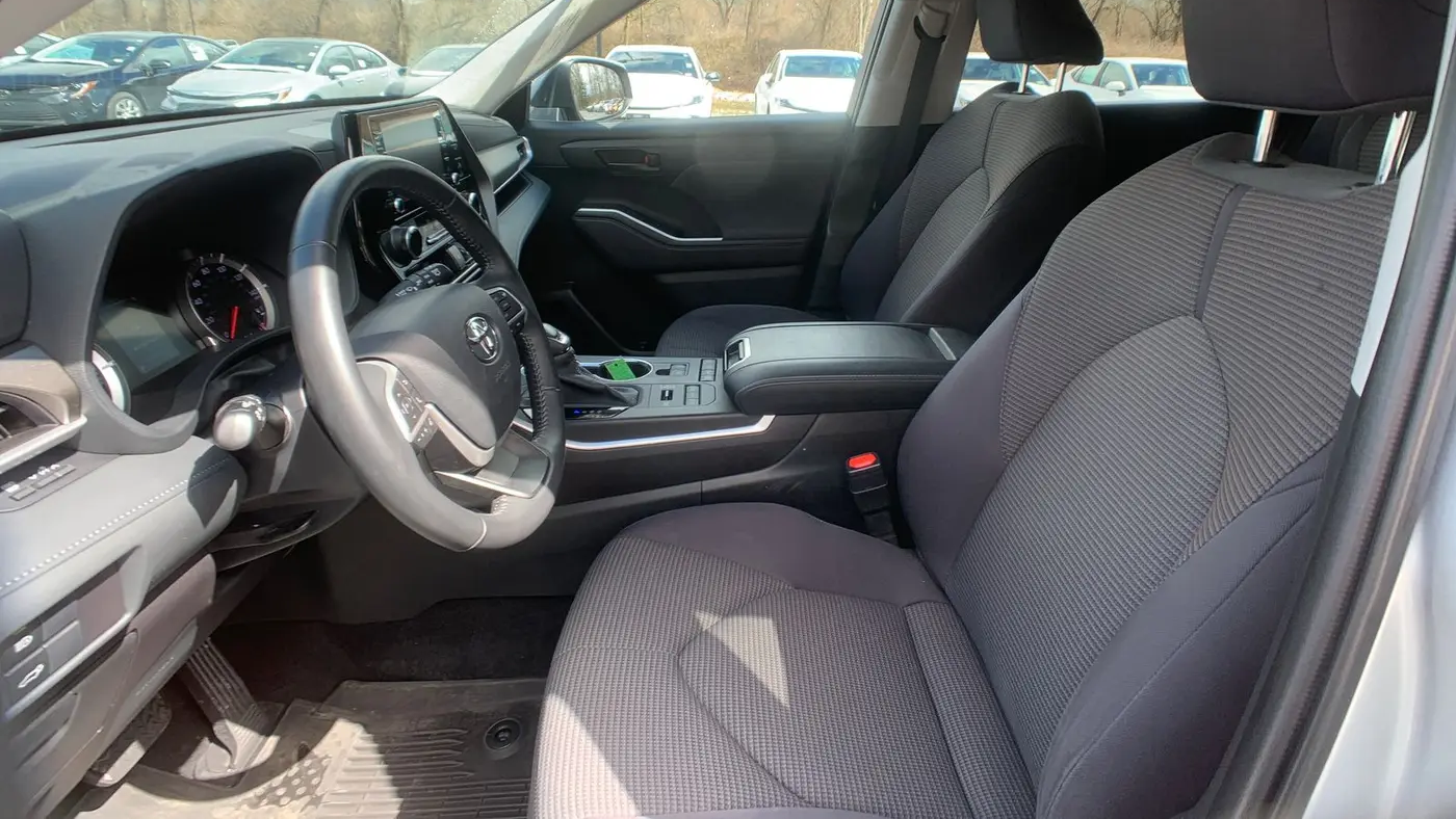 2022 Toyota Highlander LE