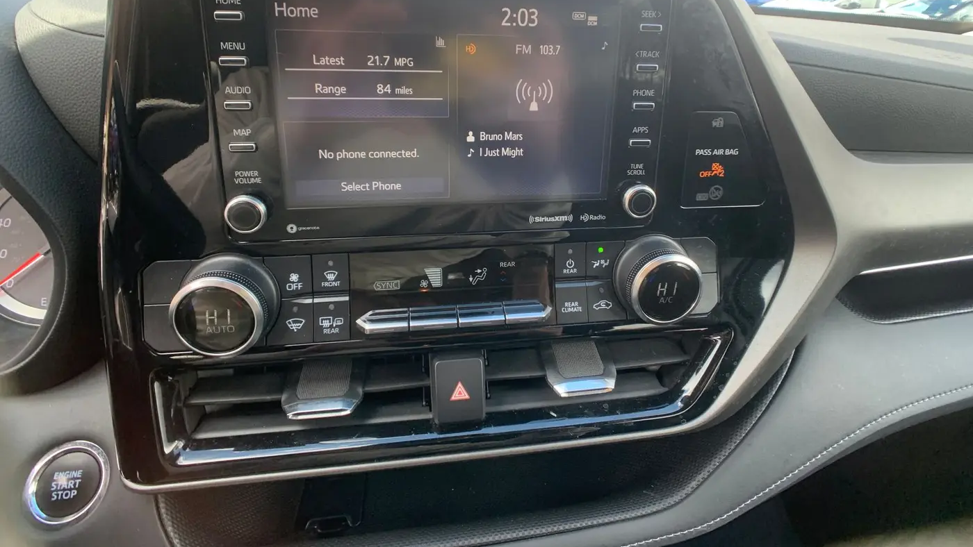 2022 Toyota Highlander LE
