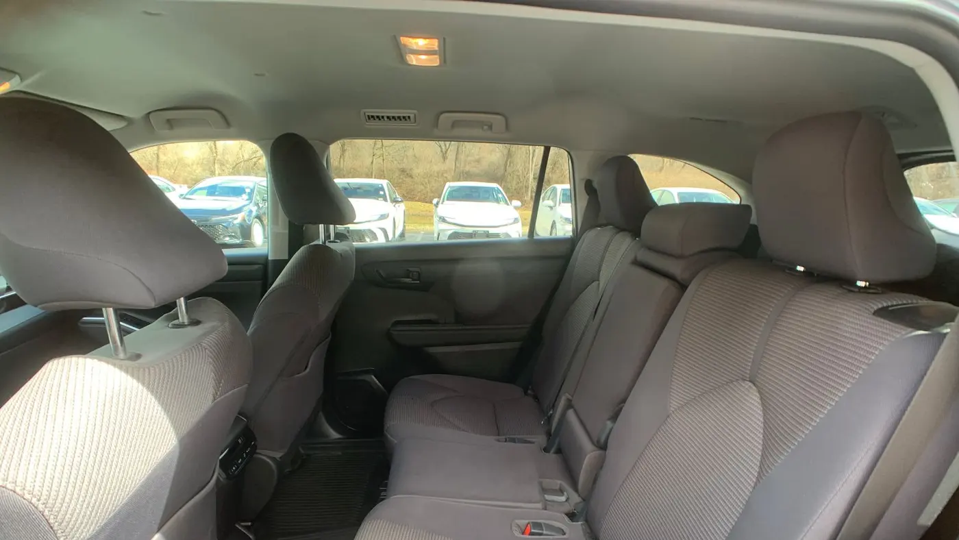2022 Toyota Highlander LE