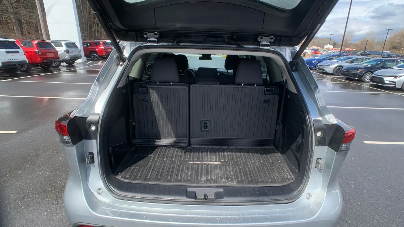 2022 Toyota Highlander LE