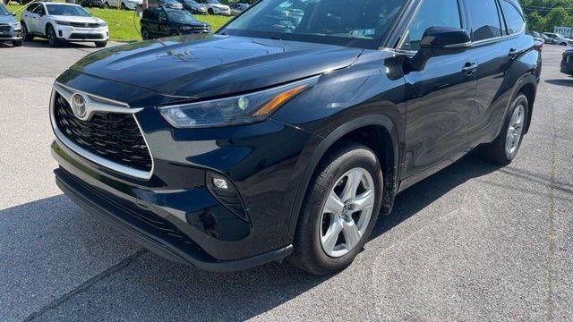 2022 Toyota Highlander LE