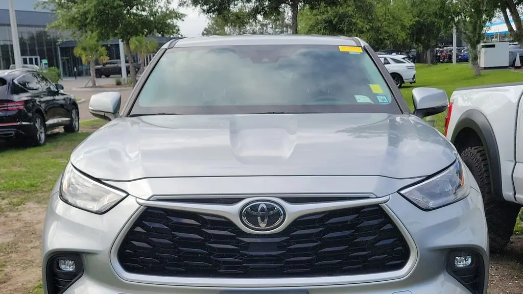 2020 Toyota Highlander LE