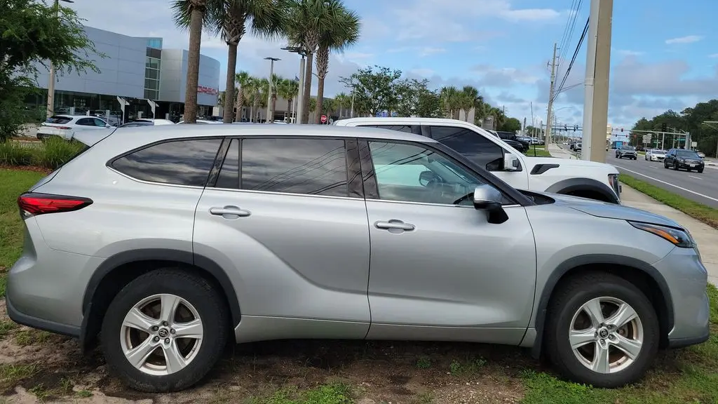 2020 Toyota Highlander LE