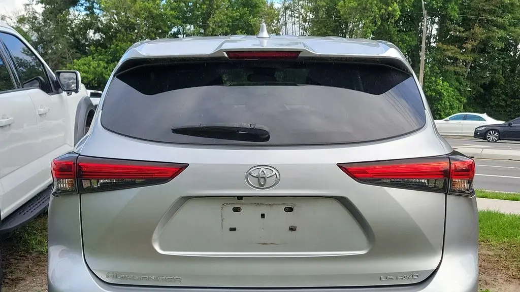 2020 Toyota Highlander LE