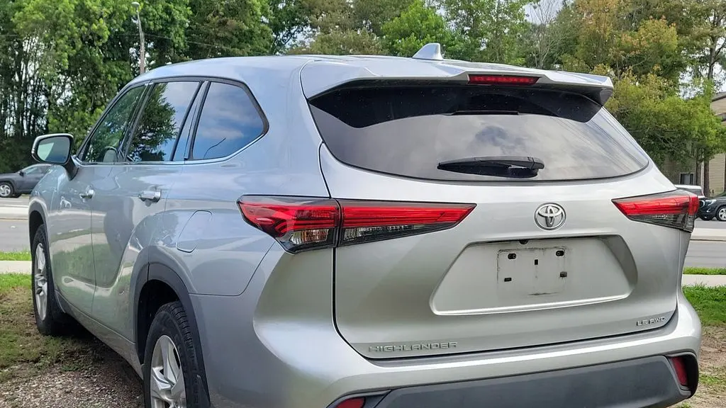 2020 Toyota Highlander LE