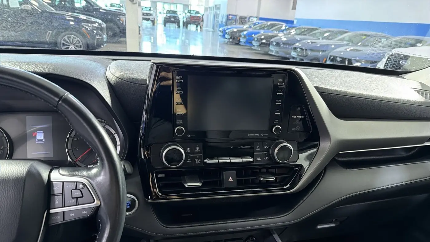 2020 Toyota Highlander LE