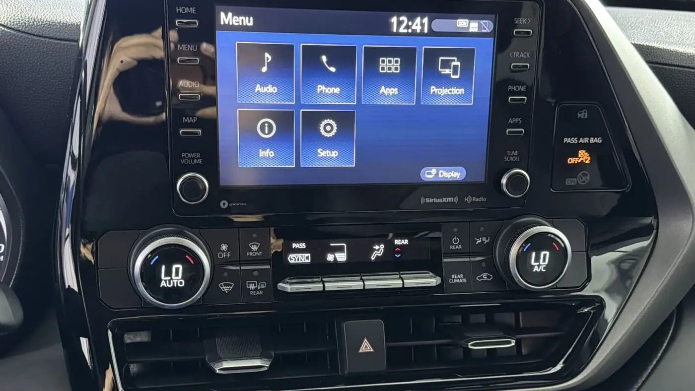 2020 Toyota Highlander LE