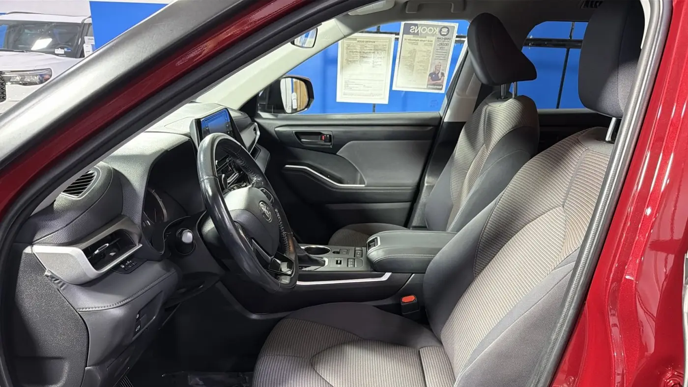 2020 Toyota Highlander LE
