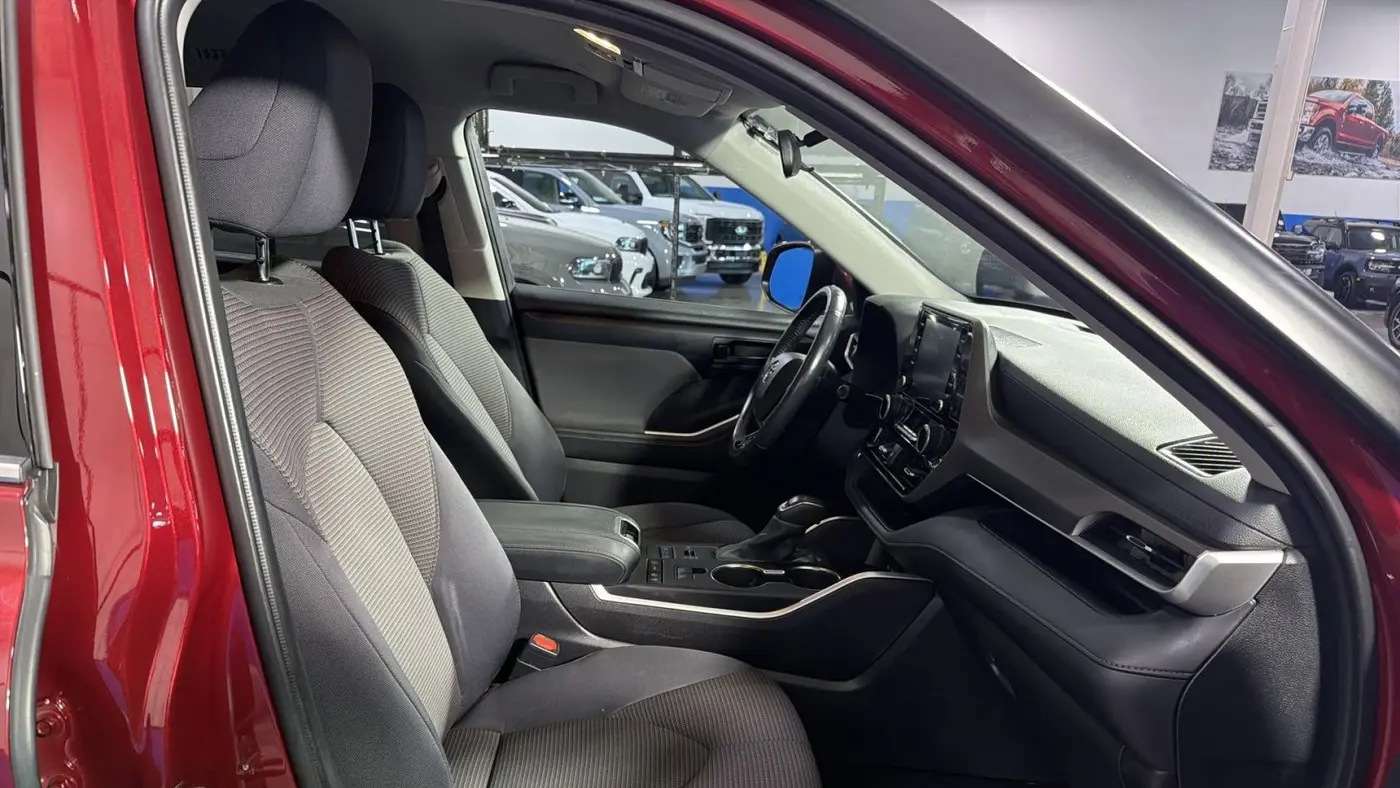 2020 Toyota Highlander LE