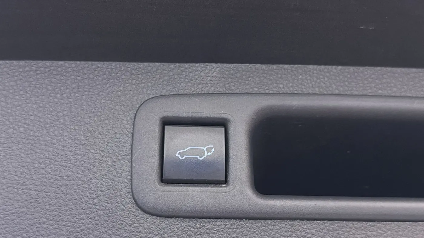 2020 Toyota Highlander LE