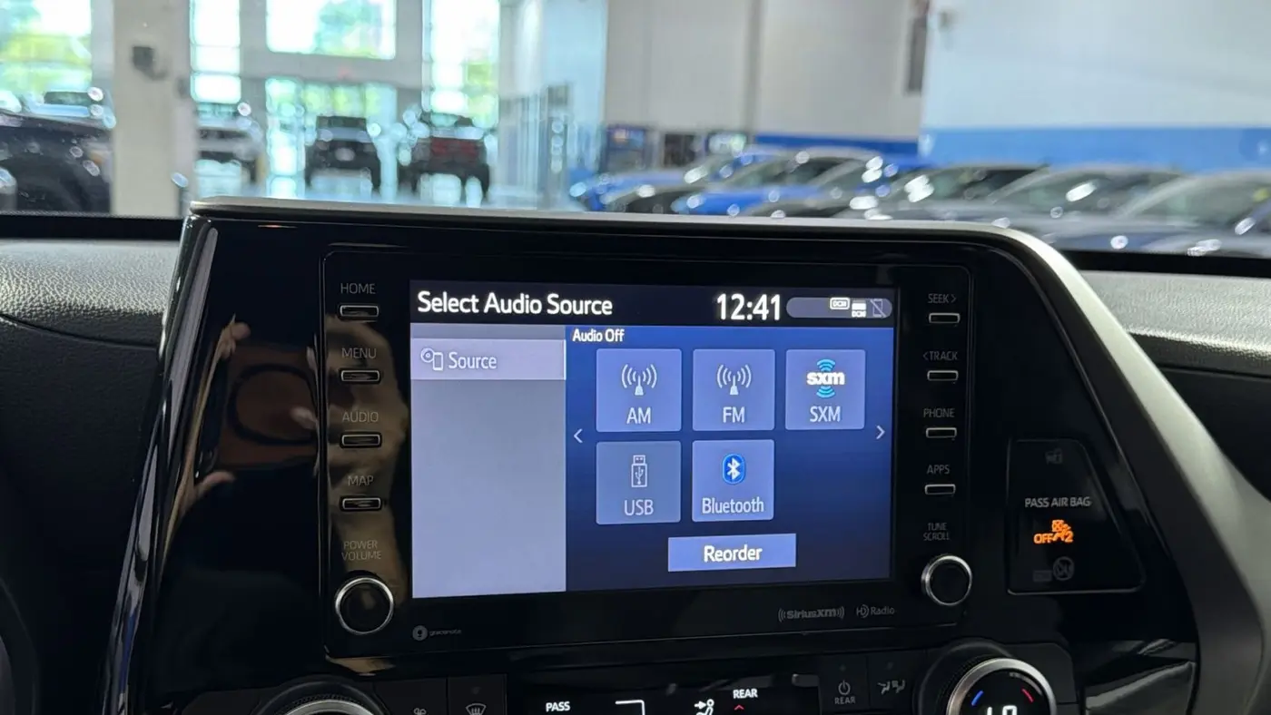 2020 Toyota Highlander LE