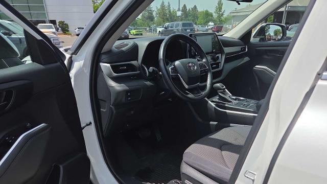 2022 Toyota Highlander LE