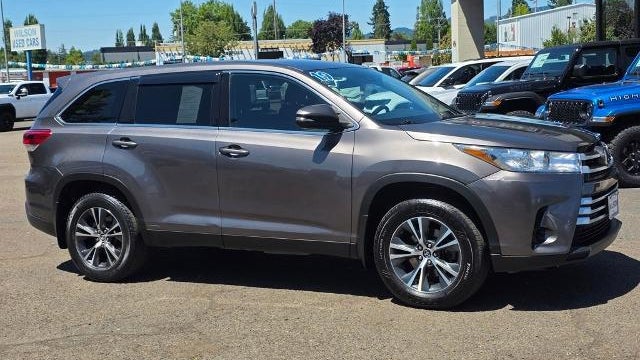 2019 Toyota Highlander LE
