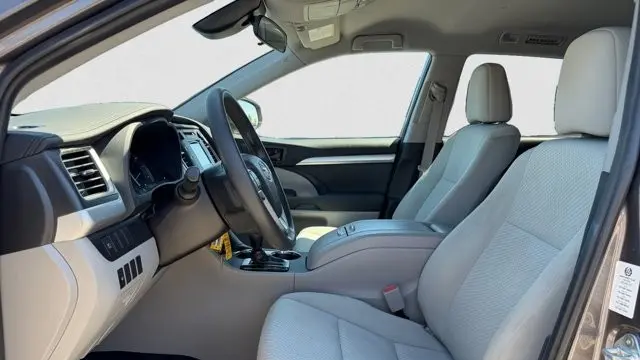 2019 Toyota Highlander LE