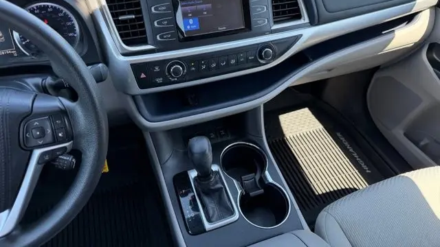 2019 Toyota Highlander LE