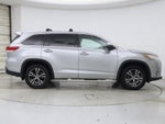 2017 Highlander Thumbnail 7