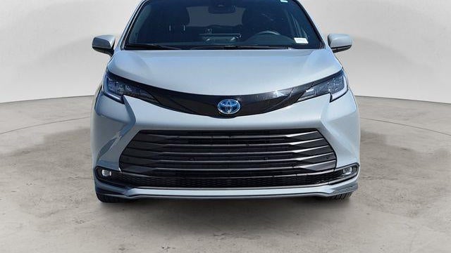 2025 Toyota Sienna Woodland Edition