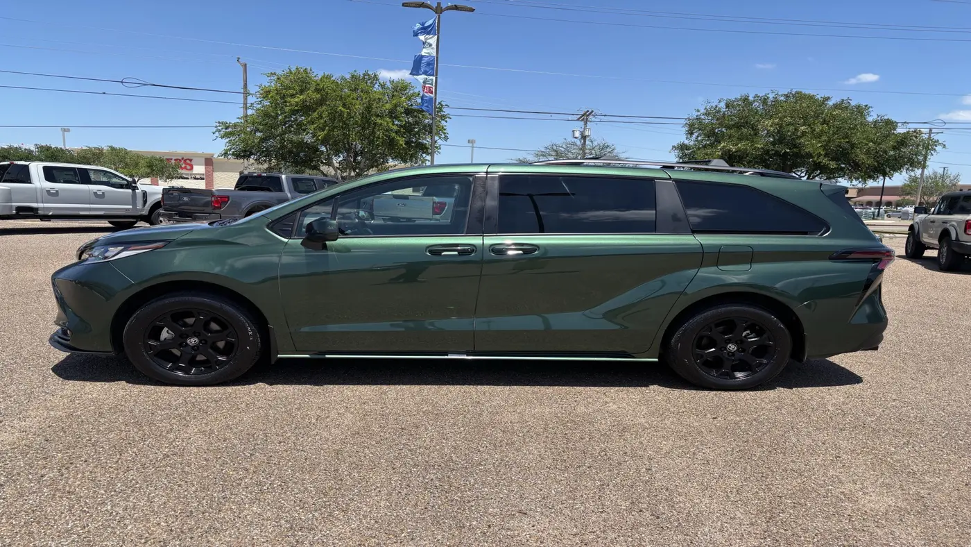 2025 Toyota Sienna Woodland Edition