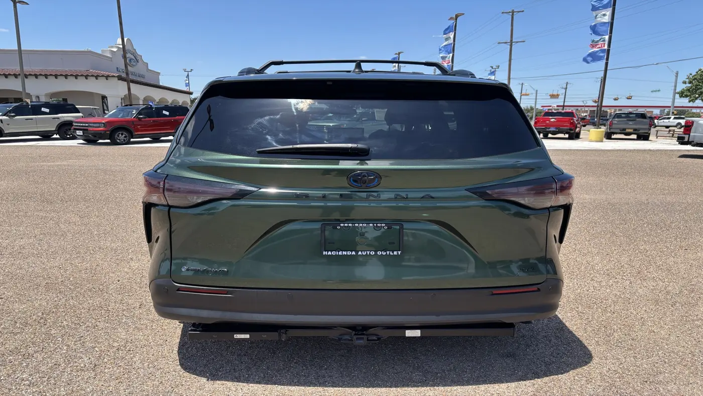2025 Toyota Sienna Woodland Edition